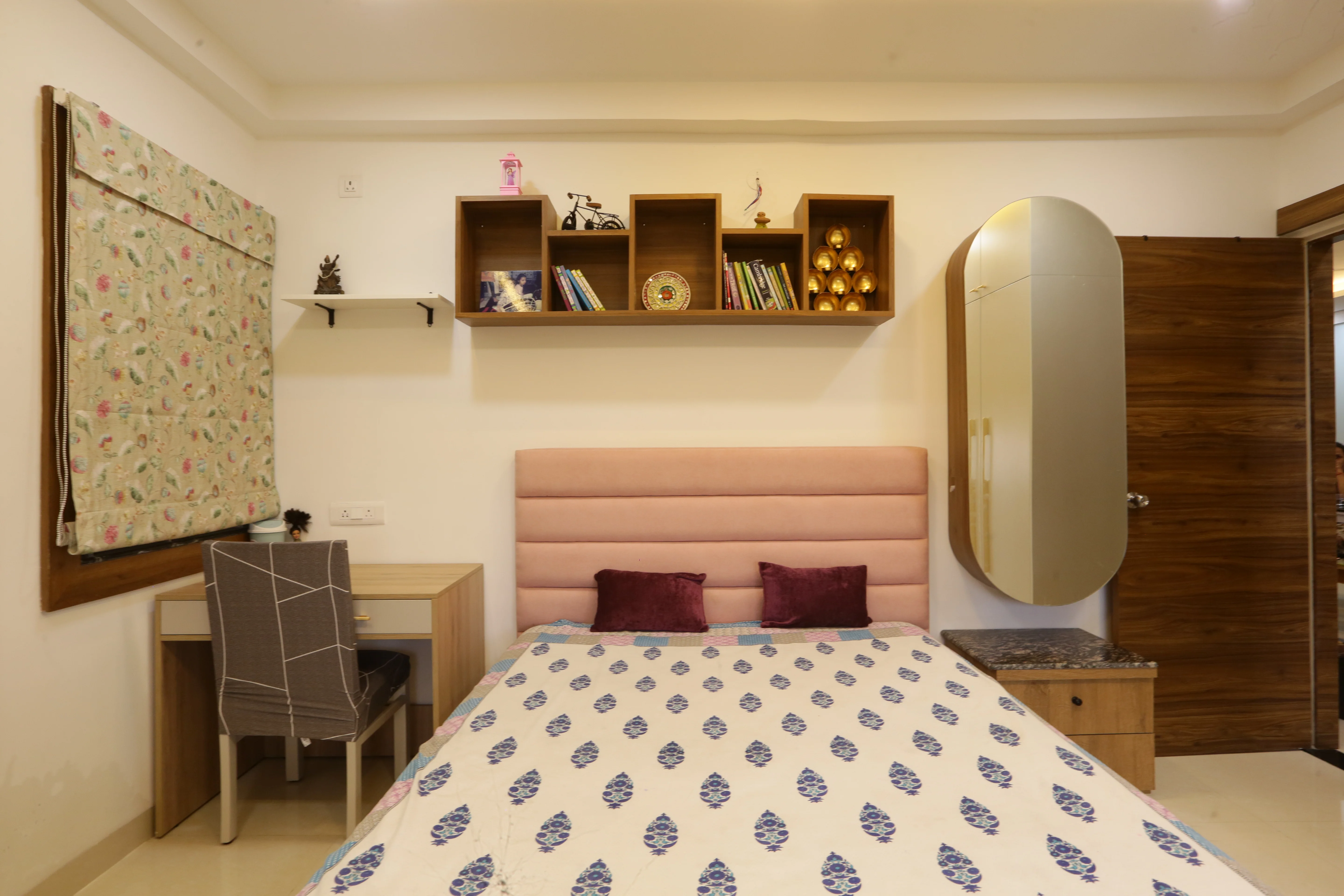 Luxury Master Bedroom Suite — Space 3